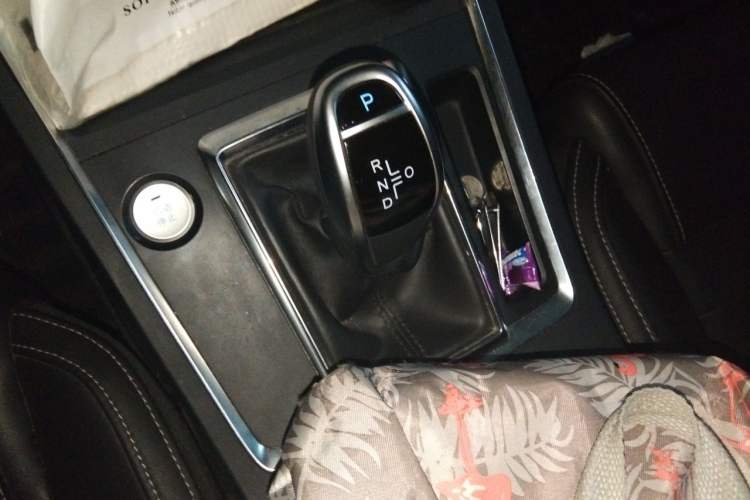Used BYD Qin Pro 2018 1.5TI Automatic Smart Connect Luxe Model Gear Lever
