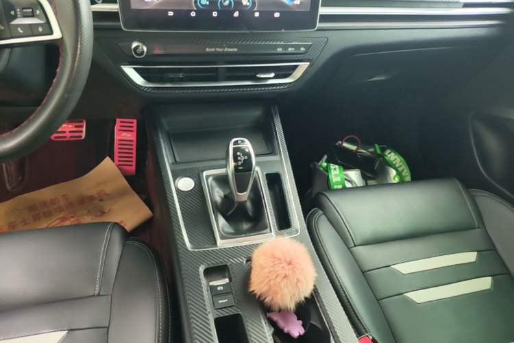 Used BYD Qin Pro 2018 1.5TI Automatic Smart Connect Luxury Edition Gear Lever