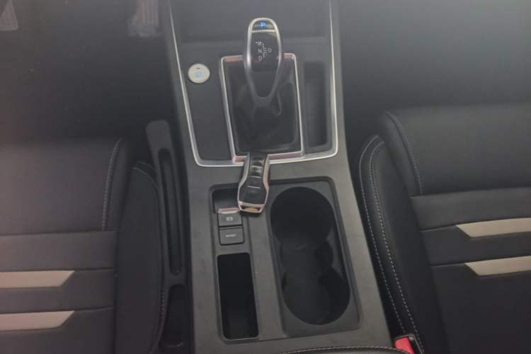 Used BYD Qin Pro 2018 1.5TI Automatic Smart Connect Luxury Edition Gear Lever