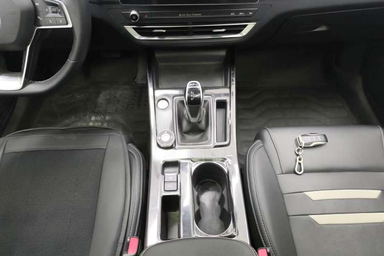 Used BYD Qin Pro 2018 1.5TI Automatic Smart Connect Luxury Edition Gear Lever