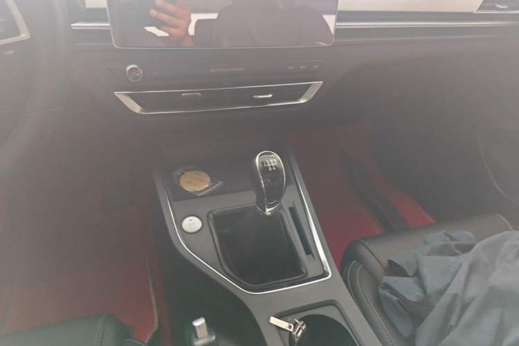 Used BYD Qin Pro 2018 1.5L Manual SmartConnect Fendong Model Gear Lever