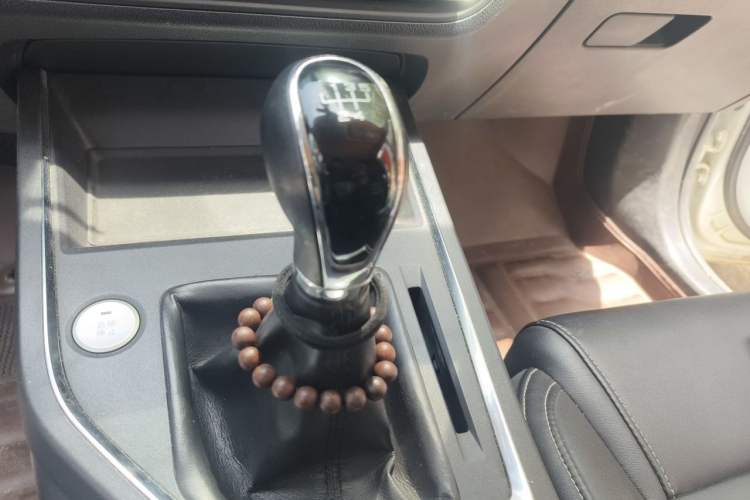 Used BYD Qin Pro 2018 1.5L Manual SmartConnect Sharp Edition Gear Lever