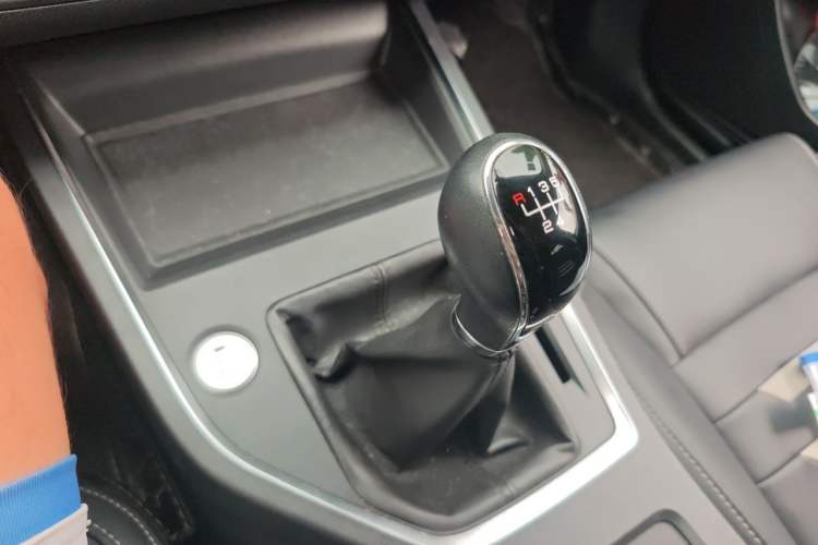 Used BYD Qin Pro 2018 1.5L Manual SmartConnect Sharp Edition Gear Lever