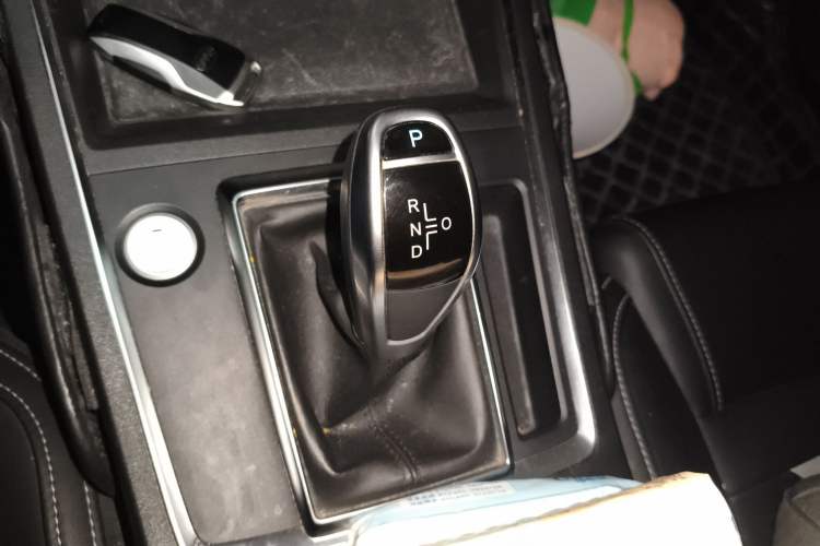 Used BYD Qin Pro 2018 1.5TI Automatic Smart Connect Luxury Edition Gear Lever