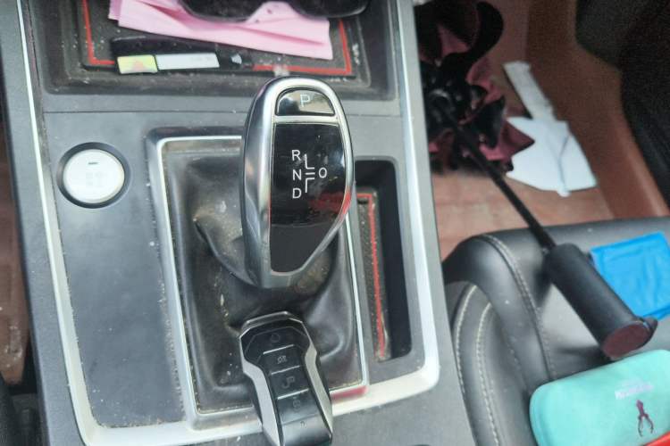 Used BYD Qin Pro 2018 1.5TI Automatic Smart Connect Luxe Model Gear Lever