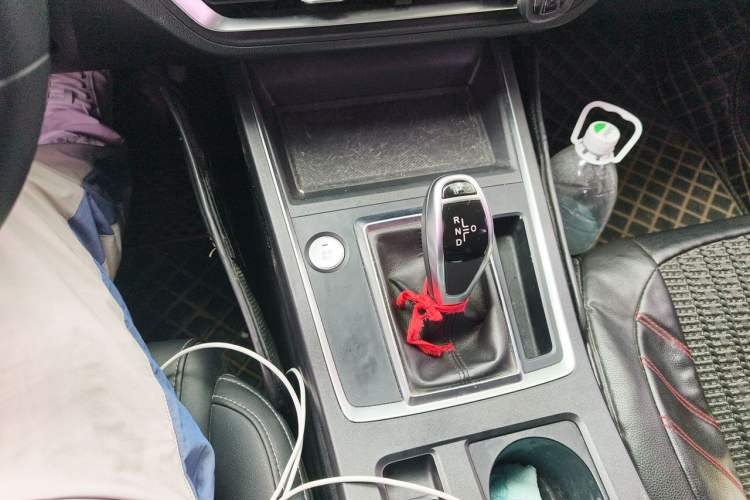 Used BYD Qin Pro 2018 1.5TI Automatic Smart Connect Luxury Edition Gear Lever