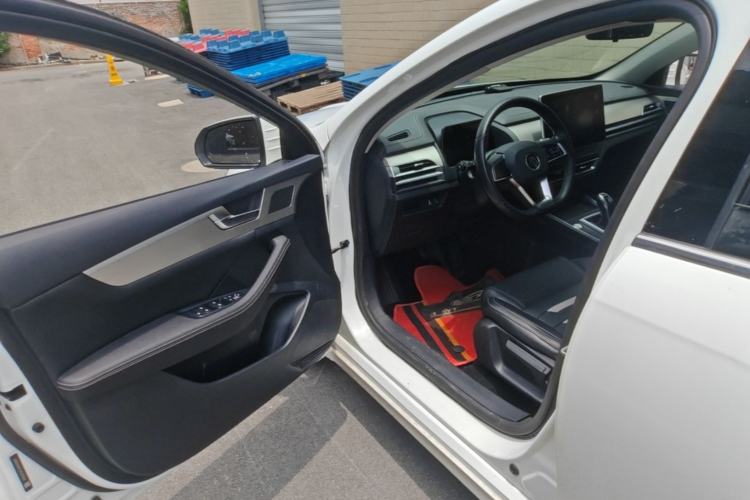 Used BYD Qin Pro 2018 1.5TI Automatic Smart Connect FENGSHANG Model Interior 3