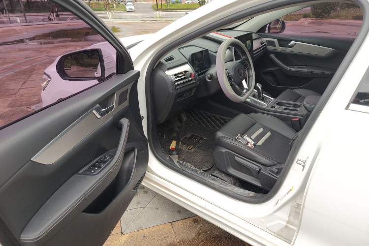 Used BYD Qin Pro 2018 1.5TI Automatic Smart Connect Fendong Model Interior 3