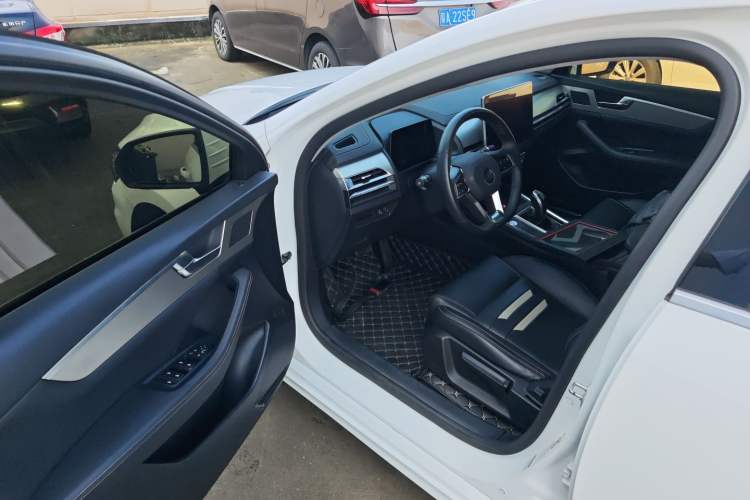 Used BYD Qin Pro 2018 1.5TI Automatic Smart Connect Fendong Model Interior 3