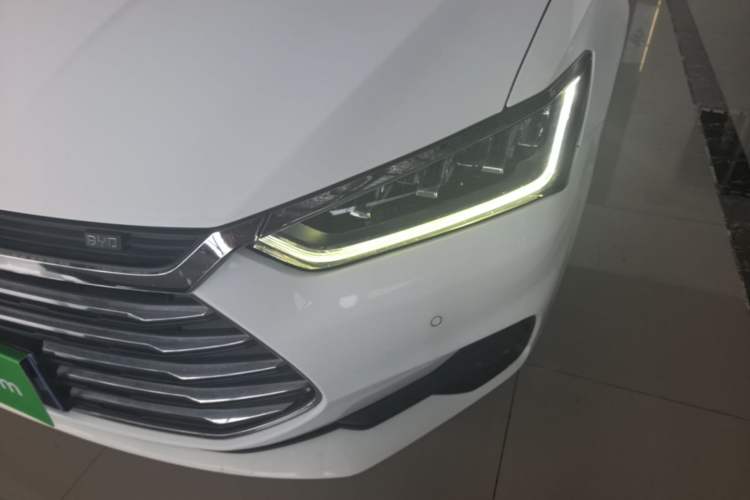 Used BYD Qin Pro 2018 1.5TI Automatic Smart Connect Luxury Edition Left Front Headlight