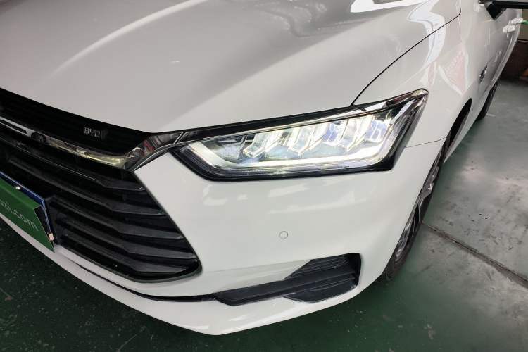 Used BYD Qin Pro 2018 1.5TI Automatic Smart Connect Luxury Edition Left Front Headlight