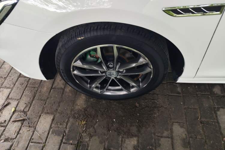 Used BYD Qin Pro 2018 1.5TI Automatic Smart Connect Luxury Edition Left Front Wheel Hub