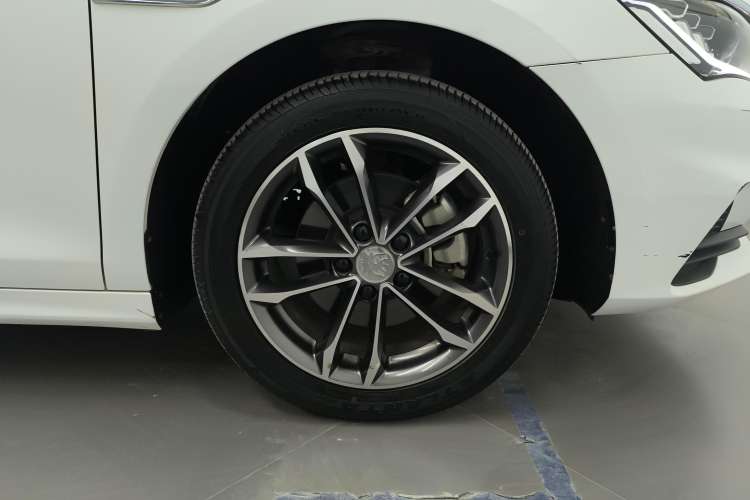 Used BYD Qin Pro 2018 1.5TI Automatic Smart Connect Luxury Edition Left Front Wheel Hub
