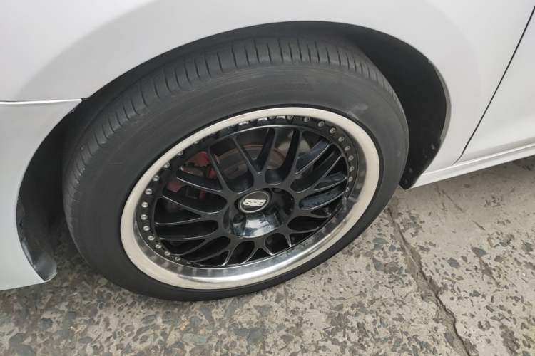 Used BYD Qin Pro 2018 1.5TI Automatic Smart Connect Luxe Model Left Front Wheel Hub