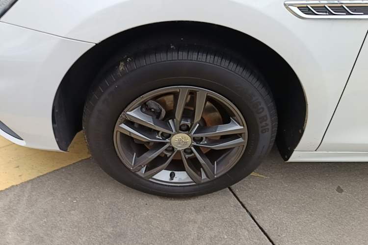 Used BYD Qin Pro 2018 1.5TI Automatic Smart Connect Fendong Model Left Front Wheel Hub