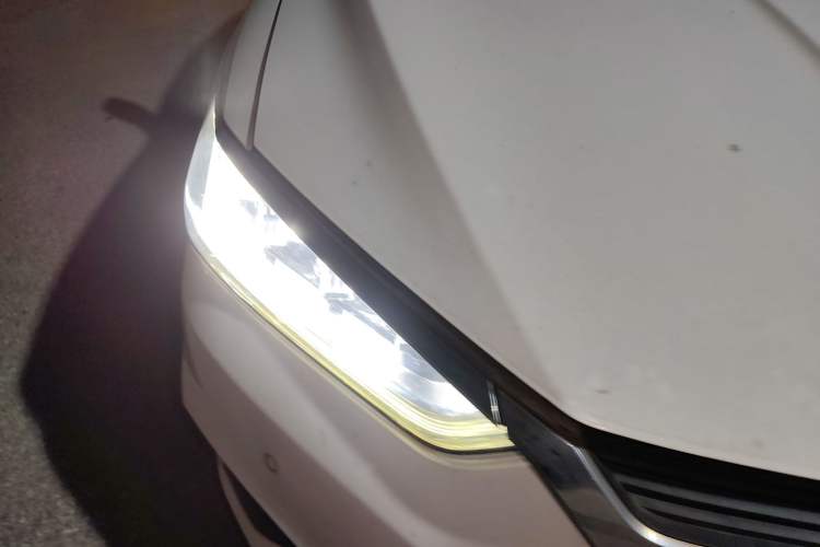 Used BYD Qin Pro 2018 1.5TI Automatic Smart Connect Luxury Edition Right Front Headlight