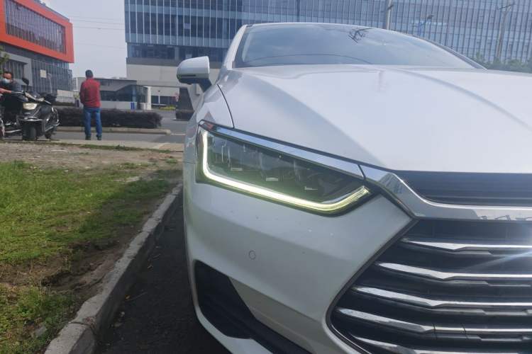 Used BYD Qin Pro 2018 1.5TI Automatic Smart Connect Luxe Model Right Front Headlight