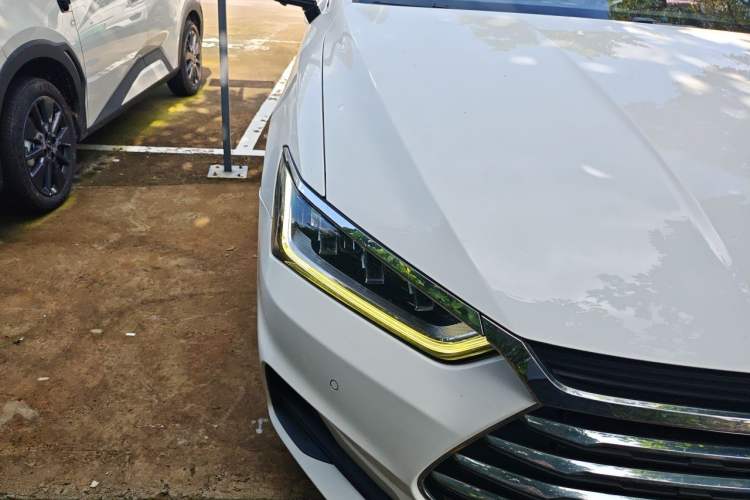 Used BYD Qin Pro 2018 1.5TI Automatic Smart Connect Fendong Model Right Front Headlight