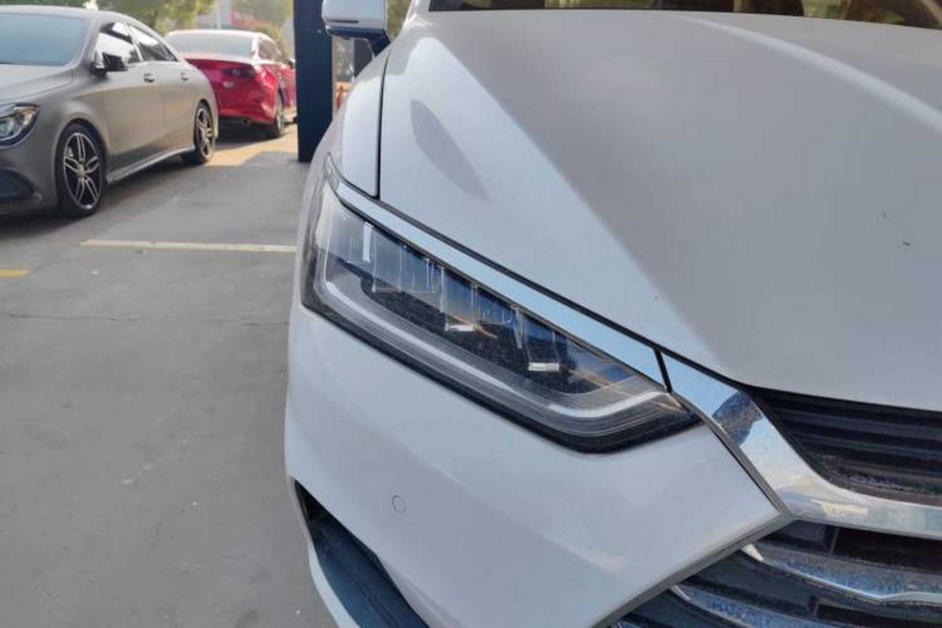 Used BYD Qin Pro 2018 1.5TI Automatic Smart Connect Luxe Model Right Front Headlight