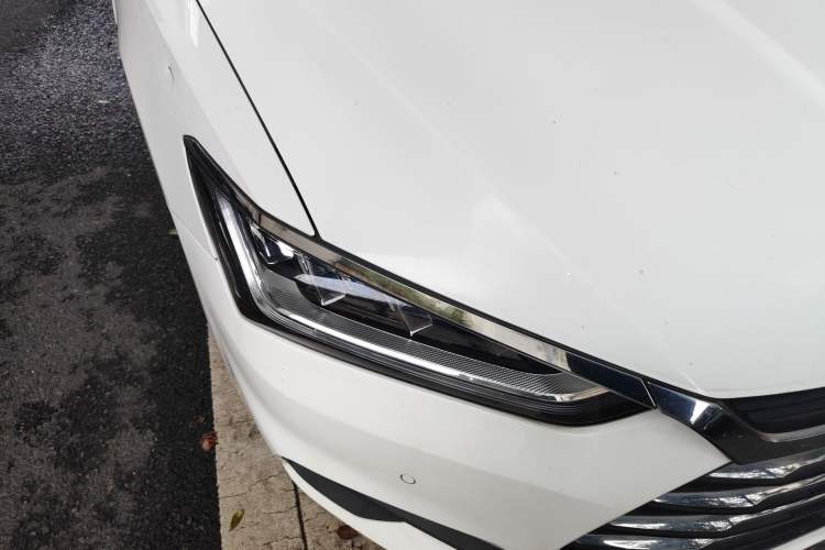 Used BYD Qin Pro 2018 1.5TI Automatic Smart Connect Luxury Edition Right Front Headlight