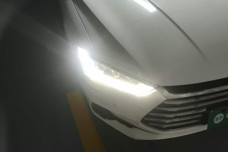 Used BYD Qin Pro 2018 1.5TI Automatic Smart Connect Luxury Edition Right Front Headlight