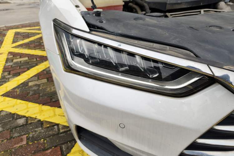 Used BYD Qin Pro 2018 1.5TI Automatic Smart Connect Luxe Model Right Front Headlight