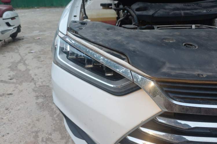 Used BYD Qin Pro 2018 1.5TI Automatic Smart Connect FENGSHANG Model Right Front Headlight