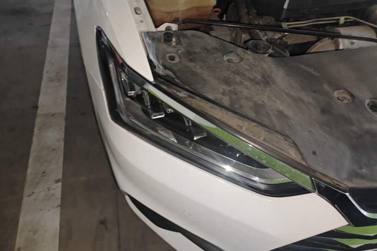Used BYD Qin Pro 2018 1.5TI Automatic Smart Connect Fendong Model Right Front Headlight