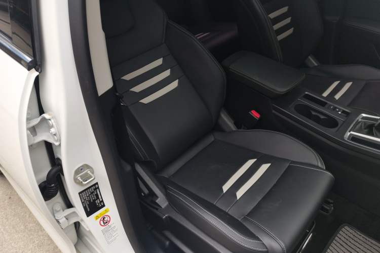 Used BYD Qin Pro 2018 1.5TI Automatic Smart Connect Fendong Model Right Front Seat