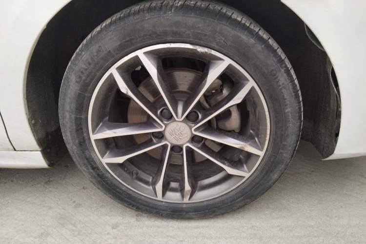Used BYD Qin Pro 2018 1.5TI Automatic Smart Connect Luxe Model Right Front Wheel Hub