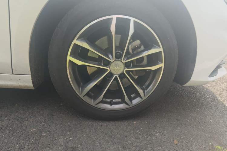 Used BYD Qin Pro 2018 1.5TI Automatic Smart Connect Luxe Model Right Front Wheel Hub