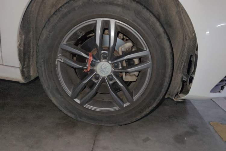 Used BYD Qin Pro 2018 1.5TI Automatic Smart Connect Fendong Model Right Front Wheel Hub