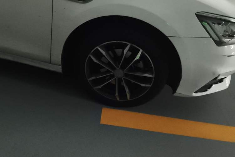 Used BYD Qin Pro 2018 1.5TI Automatic Smart Connect Luxury Edition Right Front Wheel Hub