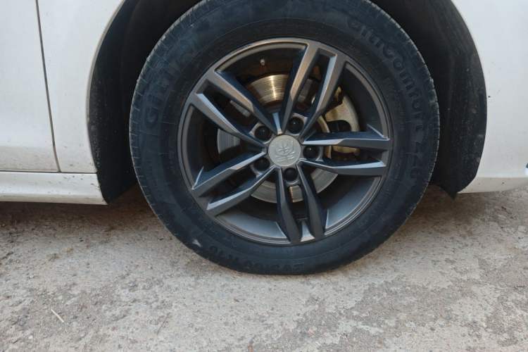 Used BYD Qin Pro 2018 1.5TI Automatic Smart Connect FENGSHANG Model Right Front Wheel Hub