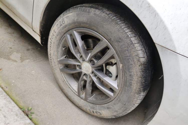 Used BYD Qin Pro 2018 1.5TI Automatic Smart Connect FENGSHANG Model Right Front Wheel Hub