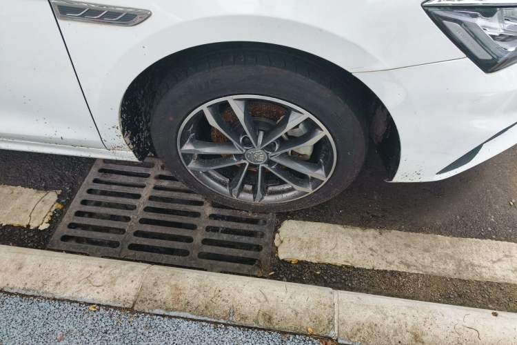 Used BYD Qin Pro 2018 1.5TI Automatic Smart Connect Luxury Edition Right Front Wheel Hub