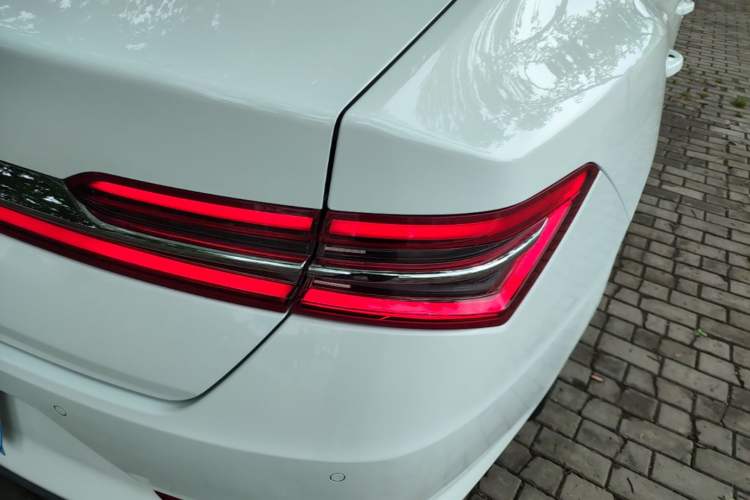 Used BYD Qin Pro 2018 1.5TI Automatic Smart Connect Luxury Edition Right Rear Taillight