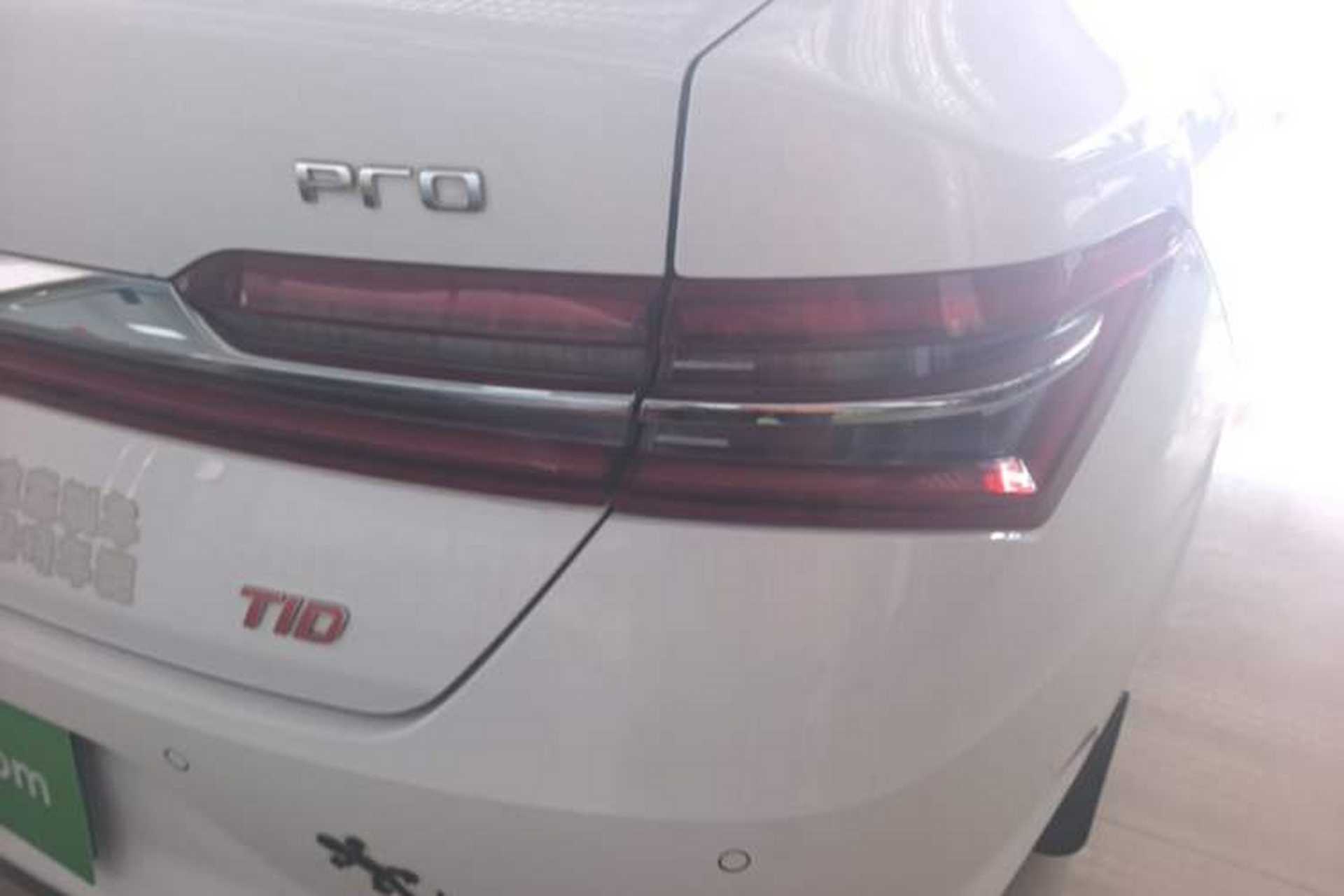 Used BYD Qin Pro 2018 1.5TI Automatic Smart Connect Luxury Edition Right Rear Taillight