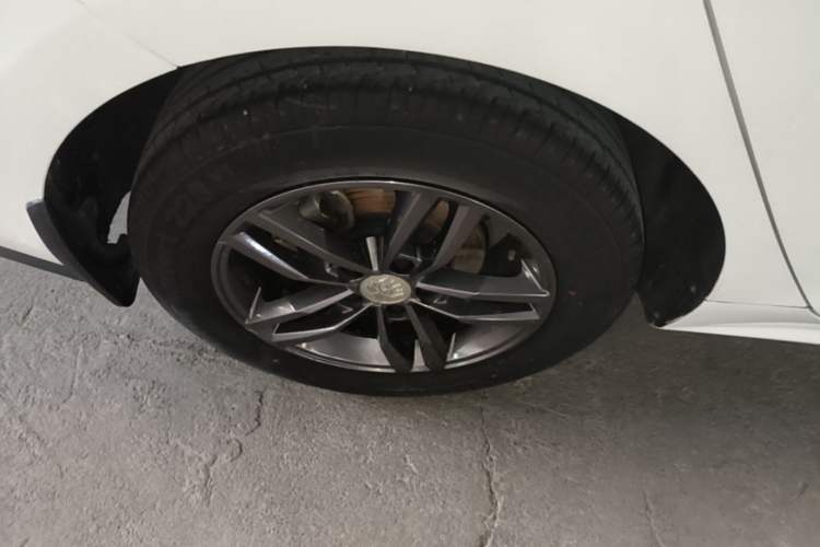 Used BYD Qin Pro 2018 1.5L Manual SmartConnect Sharp Edition Right Rear Wheel Hub