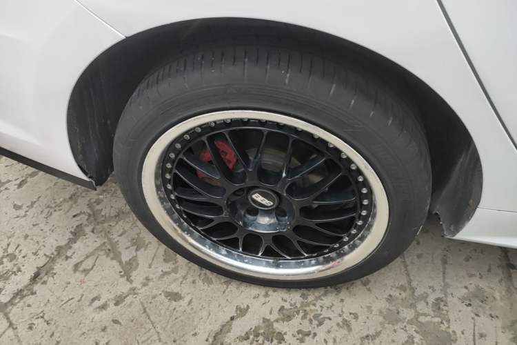 Used BYD Qin Pro 2018 1.5TI Automatic Smart Connect Luxe Model Right Rear Wheel Hub