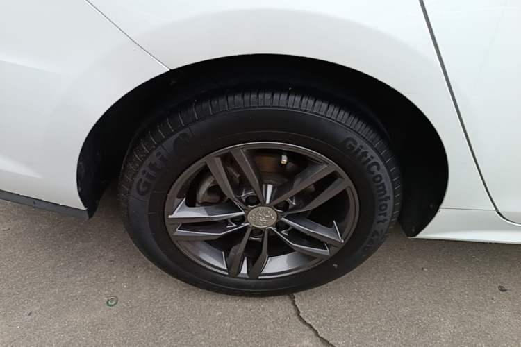 Used BYD Qin Pro 2018 1.5TI Automatic Smart Connect Fendong Model Right Rear Wheel Hub
