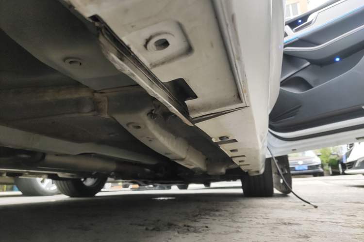 Used BYD Qin Pro 2018 1.5TI Automatic Smart Connect Luxe Model Right Side Sill