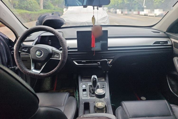 Used BYD Qin Pro 2019 Super Edition 1.5TI Automatic Smart Connect Enjoyment Model China VI Standard Center Console