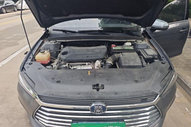 Used BYD Qin Pro 2019 Super Edition 1.5TI Automatic Smart Connect Enjoyment Model China VI Standard Engine Bay