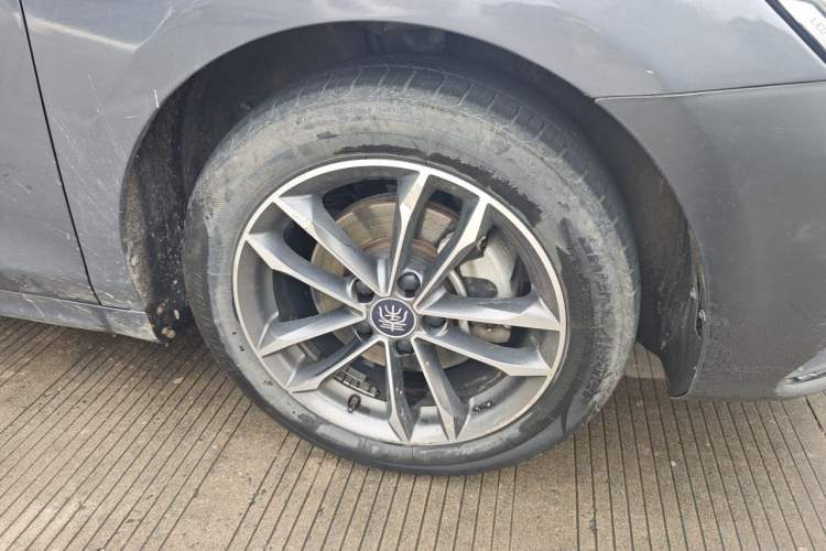 Used BYD Qin Pro 2019 Super Edition 1.5TI Automatic Smart Connect Enjoyment Model China VI Standard Right Front Wheel Hub