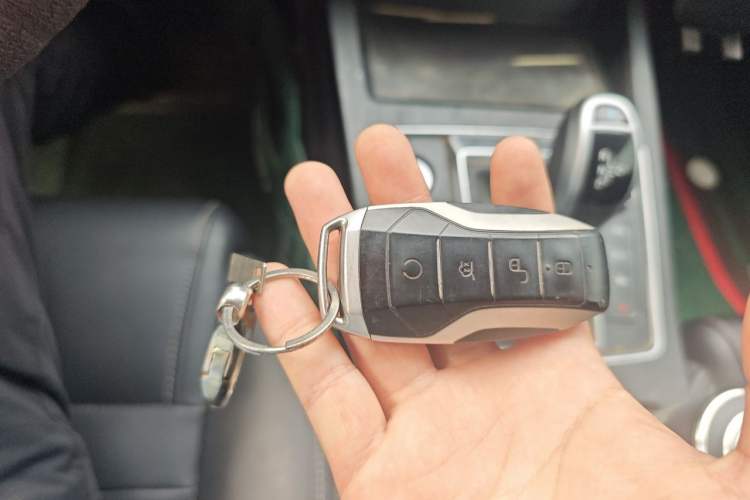 Used BYD Qin Pro 2019 Super Edition 1.5TI Automatic Smart Connect Enjoyment Model China VI Standard Vehicle Key