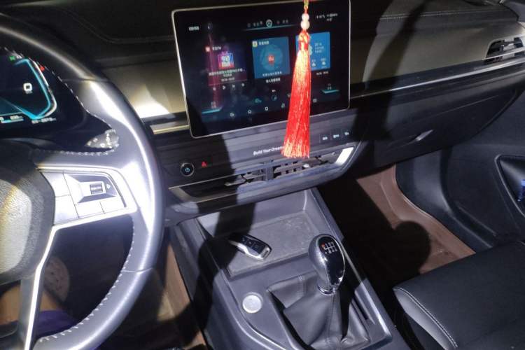 Used BYD Qin Pro 2019 Super Edition 1.5TI Manual Smart Connect Powerful Model China VI Standard Audio And AC Panel
