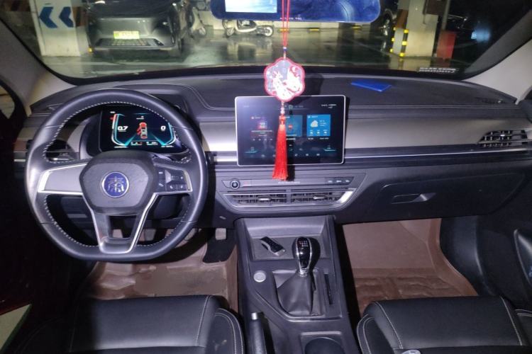 Used BYD Qin Pro 2019 Super Edition 1.5TI Manual Smart Connect Powerful Model China VI Standard Center Console