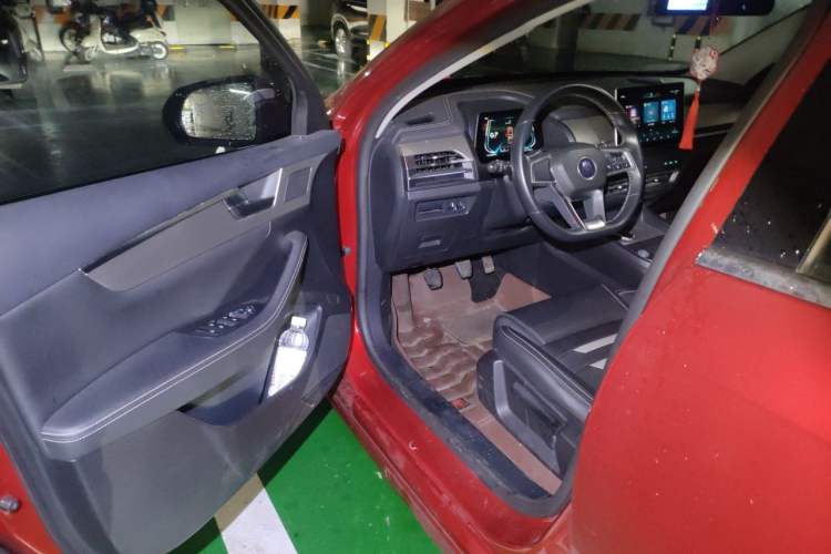 Used BYD Qin Pro 2019 Super Edition 1.5TI Manual Smart Connect Powerful Model China VI Standard Driver Seat