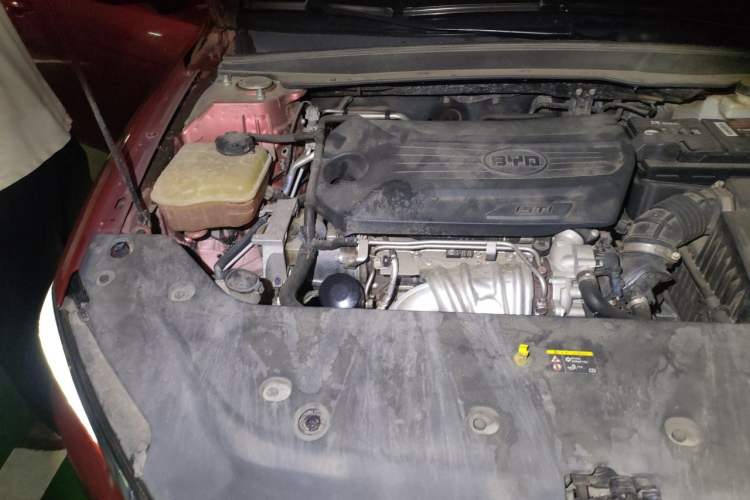 Used BYD Qin Pro 2019 Super Edition 1.5TI Manual Smart Connect Powerful Model China VI Standard Engine Bay Right